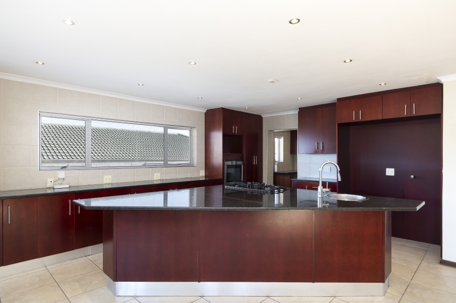 To Let 4 Bedroom Property for Rent in Heldervue Western Cape